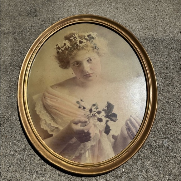 Antique 1898 "He Loves Me Not" Oval Portrait with Gold Frame - Picture 2 of 7